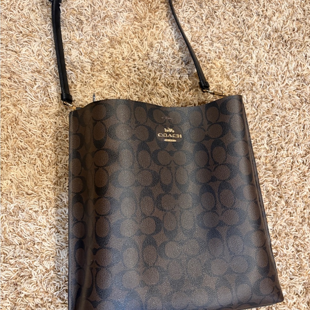 Coach Mollie Bucket Bag in Signature Canvas 👜✨